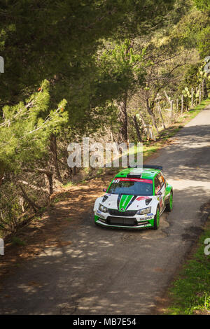 NOVELLA, CORSICA - 7 aprile 2018. O.C. Veiby & S.R. Skjaermoen competere in fase speciale SS7 a Novella in Corsica nel WRC Corsica Linea Tour de Corse 2018 Foto Stock