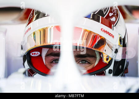 LECLERC Charles (MCO), Alfa Romeo Sauber F1 Team C37, ritratto durante 2018 Formula 1 Campionato del Mondo FIA, Bahrain Grand Prix, a Sakhir dal 5 Aprile al 8 | Utilizzo di tutto il mondo Foto Stock