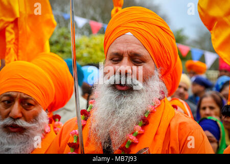 Glasgow, Regno Unito. 8 Aprile, 2018. Migliaia di sikh di tutta la Scozia si è riunito a Glasgow in parata in la tradizionale festa di Vaisakhi quando commessi sikh, maschio e femmina, celebrare Khaldsa. Credito: Findlay/Alamy Live News Foto Stock