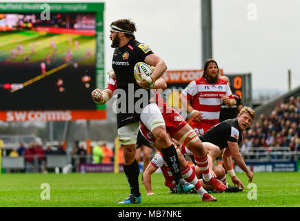 Dal 8 Aprile 2018 , Parco di sabbia , Exeter, Inghilterra; Aviva Premiership , Round 19, Exeter v Gloucester; Don Armand di Exeter evita un Gloucester affrontare Credito: News Immagini/Alamy Live News Foto Stock