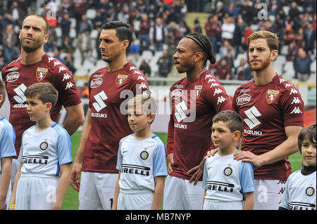 Torino, Italia. 8 apr, 2018. Durante la serie di una partita di calcio tra Torino e FC Internazionale Milano allo Stadio Grande Torino il 8 aprile, 2018 a Torino, Italia. Credito: FABIO PETROSINO/Alamy Live News Foto Stock