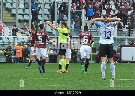 Torino, Italia. 8 apr, 2018. Durante la serie di una partita di calcio tra Torino e FC Internazionale Milano allo Stadio Grande Torino il 8 aprile, 2018 a Torino, Italia. Credito: FABIO PETROSINO/Alamy Live News Foto Stock