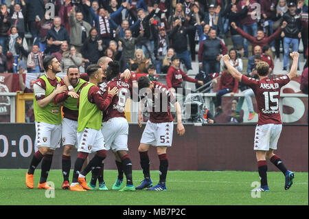 Torino, Italia. 8 apr, 2018. Torino FC durante la serie di una partita di calcio tra Torino e FC Internazionale Milano allo Stadio Grande Torino il 8 aprile, 2018 a Torino, Italia. Credito: FABIO PETROSINO/Alamy Live News Foto Stock