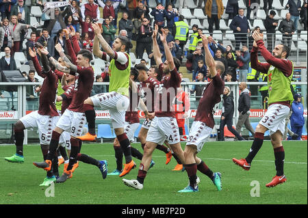 Torino, Italia. 8 apr, 2018. Torino FC durante la serie di una partita di calcio tra Torino e FC Internazionale Milano allo Stadio Grande Torino il 8 aprile, 2018 a Torino, Italia. Credito: FABIO PETROSINO/Alamy Live News Foto Stock