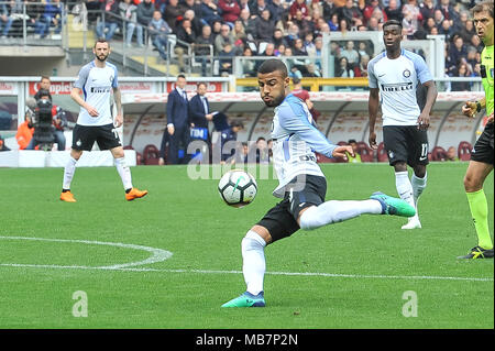 Torino, Italia. 8 apr, 2018. Rafinha (FC Internazionale) durante la serie di una partita di calcio tra Torino e FC Internazionale Milano allo Stadio Grande Torino il 8 aprile, 2018 a Torino, Italia. Credito: FABIO PETROSINO/Alamy Live News Foto Stock