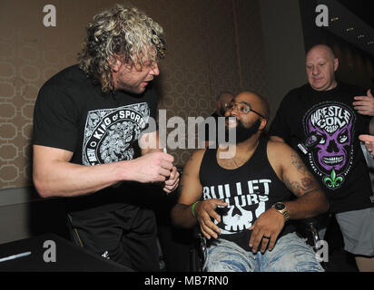 New Orleans, LA, Stati Uniti d'America. 6 apr, 2018. Kenny Omega assiste WrestleCon presso lo Sheraton Hotel di New Orleans in concomitanza con WrestleMania 34 . Il 6 aprile 2018. Credito: Giorgio Napolitano/media/punzone Alamy Live News Foto Stock