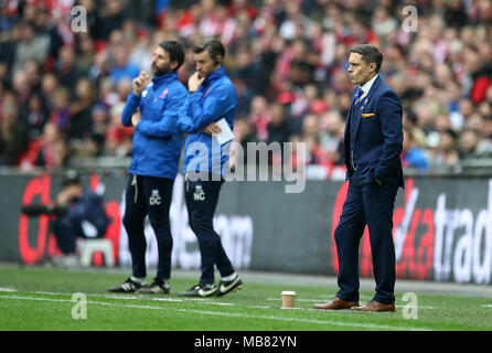 Shrewsbury Town manager Paul Hurst sul perimetro durante il Trofeo Checkatrade finale allo stadio di Wembley, Londra. Foto Stock