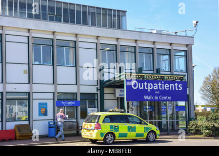 Ambulatoriali e Walk in Centre presso Ashford Hospital, Ashford e St. Peter's Hospitals NHS Trust, London Road, Ashford, Surrey, Inghilterra, Regno Unito Foto Stock