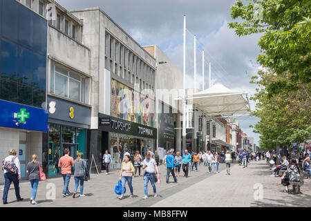 Ingresso WestQuay Shopping Centre, al di sopra del Bar Street, Southampton, Hampshire, Inghilterra, Regno Unito Foto Stock