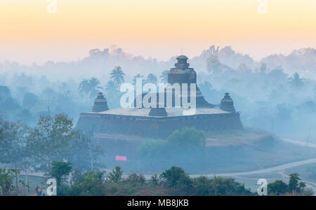 Htukkanthein tempio di Mrauk U, Myanmar presso sunrise Foto Stock