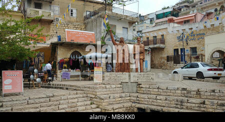 Israele, Galilea superiore, i Drusi villaggio di Peki'in. La molla piazza nel centro della città Foto Stock