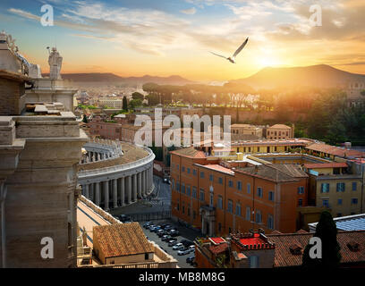 Vista sulla città del Vaticano e le sue strade al tramonto, Italia Foto Stock