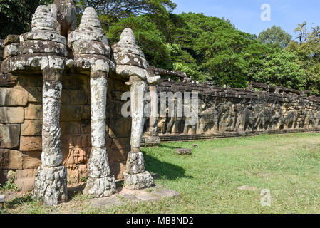 Terrazza degli elefanti a Angkor Thom su Siemreap in Cambogia Foto Stock