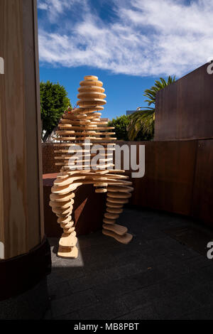 Visualizza floreale installazioni scultoree, Pascua Florida, floreale Pasqua, installati nelle strade di Guia De Isora per rappresentare le diverse assor Foto Stock