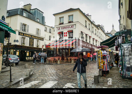 Strade e leader di mercato per la Basilica del Sacro Cuore di Parigi a Montmartre a Parigi, Francia Foto Stock