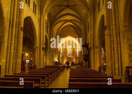 La chiesa Saint-Pierre de Montmartre a Parigi in Francia è una delle più antiche chiese di superstite di Parigi. Foto Stock