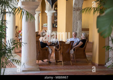 Gli ospiti all'interno Hodelpa Nicolás de Ovando hotel, Santo Domingo, Repubblica Domnican Foto Stock