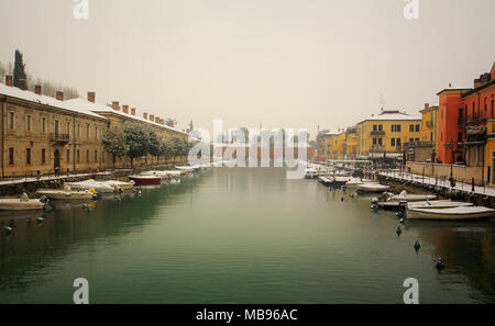 Peschiera del Garda Italia fiume Mincio in inverno Foto Stock