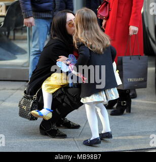 Michelle Hunziker e la sua famiglia celebrare Celeste il terzo compleanno con: Aurora Hunziker-Ramazzotti, Celeste Trussardi, suola Trussardi, Michelle Hunziker Dove: Milano, Italia Quando: 08 Mar 2018 Credit: IPA/WENN.com * * disponibile solo per la pubblicazione in UK, USA, Germania, Austria, Svizzera** Foto Stock
