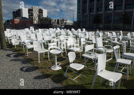 La 185 sedie vuote memorial, ricordando le vittime del terremoto di Christchurch, Christchurch, Nuova Zelanda Foto Stock