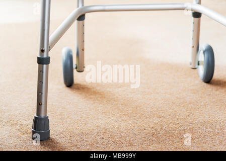 Ruote telaio a piedi, riabilitazione aiuti a piedi. Foto Stock