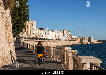 Lungomare Alfeo - Alfeo Seapromenade - in Ortigia, Siracusa, Sicilia, Italia. Foto Stock