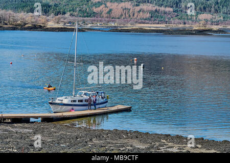 Scozia Loch Leven Sailboat entrando in porto Foto Stock