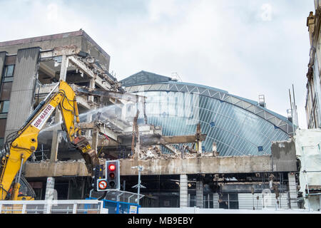 Riconversione e la demolizione di opere presso la Queen stazione dello schermo su George Square rivelando originale in vetro antico edificio atrium , Glasgow, Scotland, Regno K Foto Stock