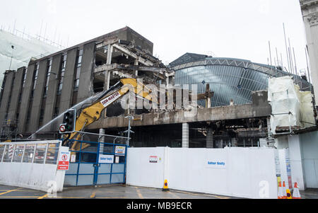 Riconversione e la demolizione di opere presso la Queen stazione dello schermo su George Square rivelando originale in vetro antico edificio atrium , Glasgow, Scotland, Regno K Foto Stock