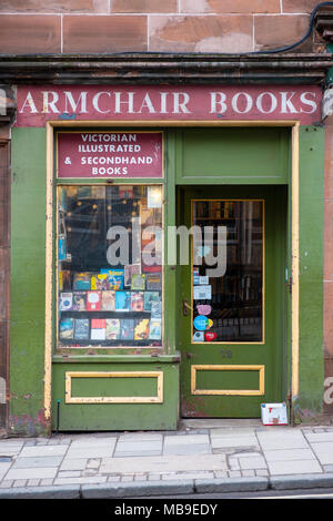 Poltrona libri di seconda mano bookshop in Edinburgh Old Town , Scozia, Regno Unito Foto Stock