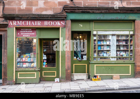 Poltrona libri di seconda mano bookshop in Edinburgh Old Town , Scozia, Regno Unito Foto Stock