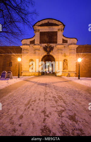 San Pietroburgo, entrata principale della fortezza di Pietro e Paolo di notte Foto Stock