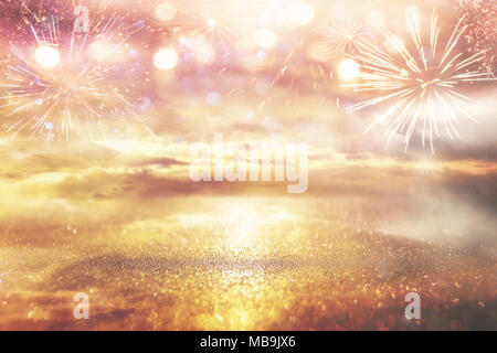 Bright galaxy o sfondo fantasy. Luce astratta . burst magico e mistero concept Foto Stock