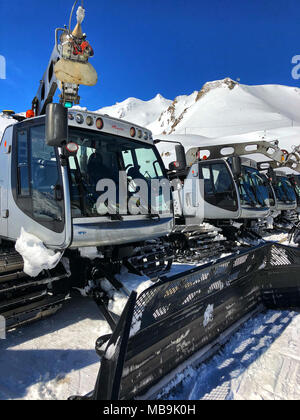 Bad Gastein, Austria - Aprile 2,2018: i rulli di neve nella stazione sciistica.Bad Hofgastein (Austria). Foto Stock