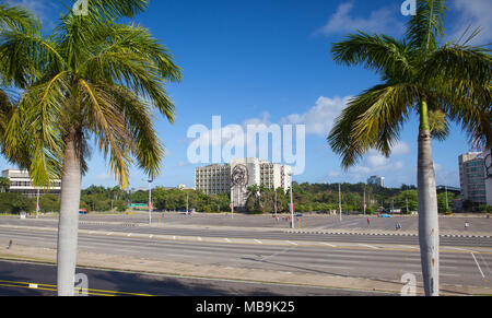 L'Avana, Cuba - gennaio 22,2017: gigantesca scultura di Che Guevara sulla facciata del Ministero degli interni a Plaza de la Revolucion / Piazza della Rivoluzione in Veda Foto Stock