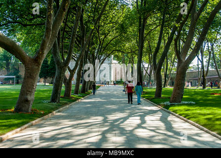 Istanbul, Turchia, 4 Luglio 2007: Il Palazzo di Topkapi e giardino Foto Stock