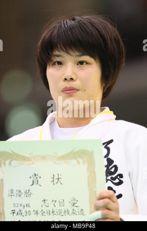 Fukuoka, Giappone. 8 apr, 2018. ? Ai Shishime Judo : tutto il Giappone selezionata campionati di Judo donna -52 kg cerimonia di premiazione a Fukuoka, Giappone . Credito: Giovanni Osada AFLO/sport/Alamy Live News Foto Stock