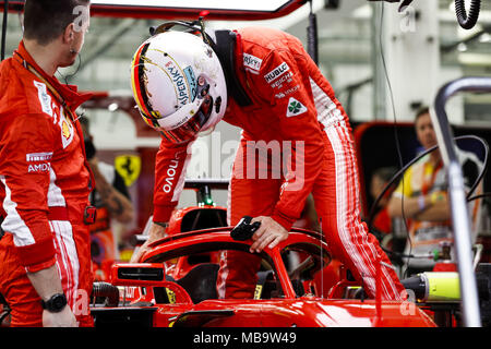 Sakhir, Bahrain. 08 apr, 2018. Sebastian Vettel (GER), la Scuderia Ferrari SF71H, ritratto durante 2018 Formula 1 Campionato del Mondo FIA, Bahrain Grand Prix, | Utilizzo di credito in tutto il mondo: dpa/Alamy Live News Foto Stock