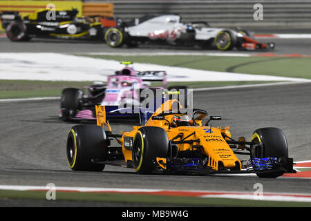 Sakhir, Bahrain. 08 apr, 2018. Motorsports: FIA Formula One World Championship 2018, il Gran Premio del Bahrain,#2 Stoffel Vandoorne (BEL, McLaren Honda), | Utilizzo di credito in tutto il mondo: dpa/Alamy Live News Foto Stock