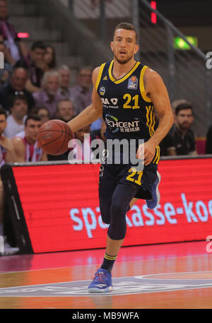 Bonn, Germania. 8 apr, 2018. La pallacanestro Bundesliga, BBL, cesti di Telekom Bonn vs. Alba Berlino: Spencer Butterfield (Berlino) in azione. Credito: Juergen schwarz/Alamy Live News Foto Stock