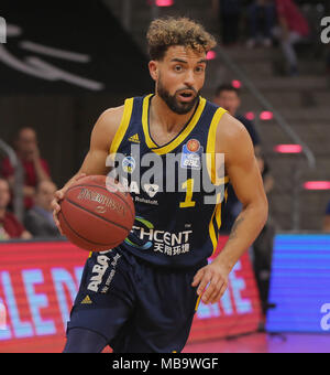 Bonn, Germania. 8 apr, 2018. La pallacanestro Bundesliga, BBL, cesti di Telekom Bonn vs. Alba Berlino: Joshiko Saibou (Berlino) in azione. Credito: Juergen schwarz/Alamy Live News Foto Stock