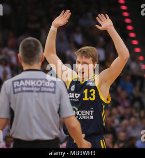 Bonn, Germania. 8 apr, 2018. La pallacanestro Bundesliga, BBL, cesti di Telekom Bonn vs. Alba Berlino: Marius Grigonis (Berlino) in azione. Credito: Juergen schwarz/Alamy Live News Foto Stock