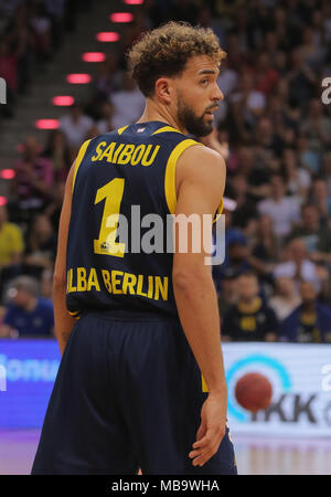 Bonn, Germania. 8 apr, 2018. La pallacanestro Bundesliga, BBL, cesti di Telekom Bonn vs. Alba Berlino: Joshiko Saibou (Berlino). Credito: Juergen schwarz/Alamy Live News Foto Stock