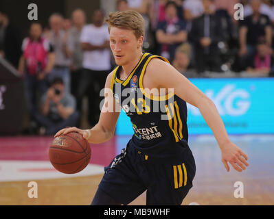 Bonn, Germania. 8 apr, 2018. La pallacanestro Bundesliga, BBL, cesti di Telekom Bonn vs. Alba Berlino: Marius Grigonis (Berlino) in azione. Credito: Juergen schwarz/Alamy Live News Foto Stock