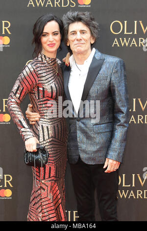 Londra REGNO UNITO. 8 Aprile, 2018. Sally legno, Ronnie Wood, Olivier Awards, la Royal Albert Hall di Londra, UK, 08 aprile 2018, Foto di Richard Goldschmidt Credito: ricca di oro/Alamy Live News Foto Stock