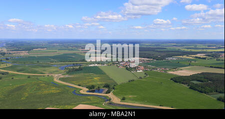 Fischbeck, Germania. 16 Maggio, 2014. Vista di Fischbeck dello stato tedesco Sassonia-Anhalt su 16.05.2014. Il villaggio fu gravemente danneggiata dall'Elba alluvione in estate 2013. | Utilizzo di credito in tutto il mondo: dpa/Alamy Live News Foto Stock