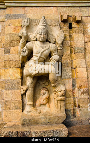 Idolo scolpito nel tempio di Gangaikondacholapuram. Thanjavur, Tamil Nadu, India. Tempio di Shiva ha il più grande Lingam in India del Sud. Essa divenne la capitale o Foto Stock