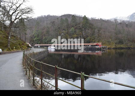 'Loch Katrine trossachs Highlands della Scozia'trossachs'highlands' 'Scotland'steamship' 'sir walter scott" "la signora del lago' 'beinn chabbair'. Foto Stock