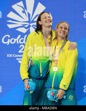 Australia Bronte Campbell celebra vincendo oro con Australia Cate Campbell che ha vinto l'argento in donne 100m Freestyle Finale al Gold Coast centro acquatico durante il giorno cinque del 2018 Giochi del Commonwealth in Gold Coast, Australia. Foto Stock