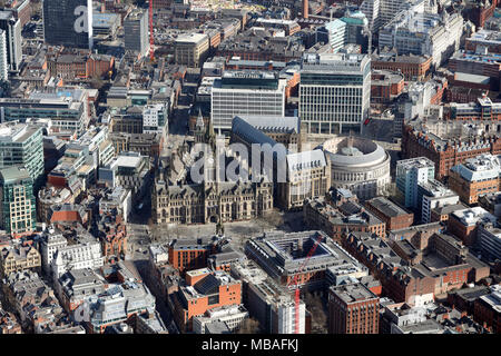 Vista aerea di Manchester Town Hall e dal centro della città Foto Stock